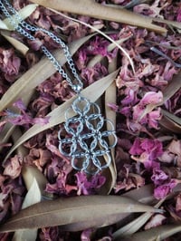 Flower eternal pendant