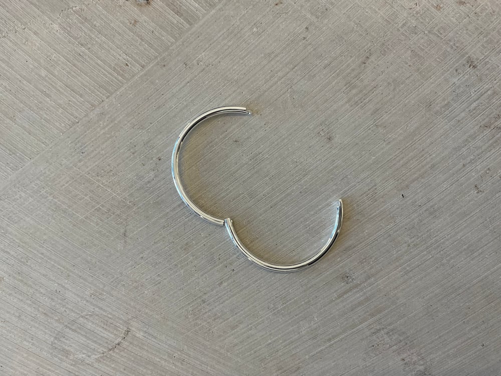 Circle silver pleated bracelet 