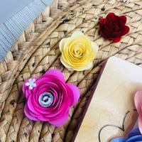 Image 2 of Classic Rolled Flower Bundle