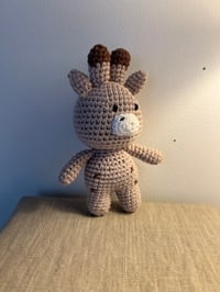 Image 2 of Small Amigurumis Beige Giraffe