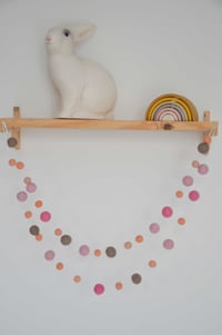 Image 1 of Guirlande en laine colorée rose taupe orange