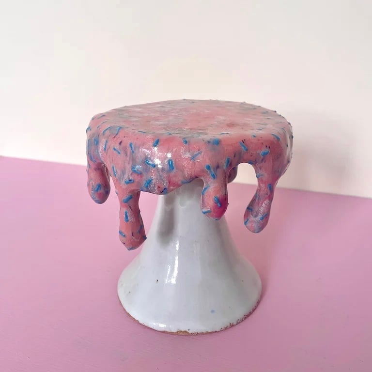 Image of Strawberry 15cm cake stand 