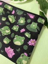 Image 3 of Cute Frog Pattern Zipper Pouch