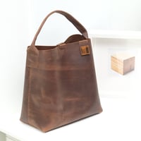 Image 2 of Midi Bucket in vintage brown