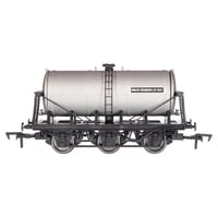 Dapol OO Gauge 6 Wheel Milk Tanker - United Creameries #70347