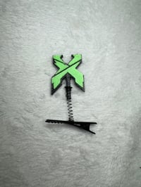 Image 2 of X Clip