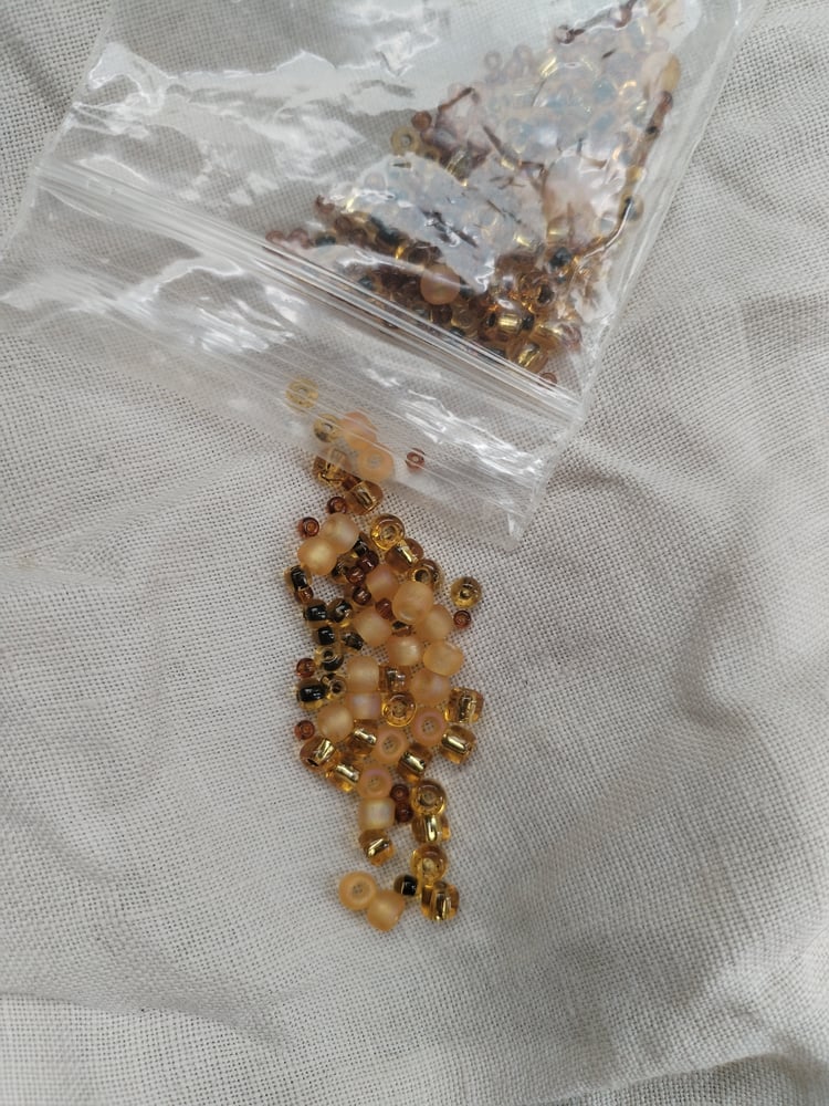 Image of mini gold bead mix 10g