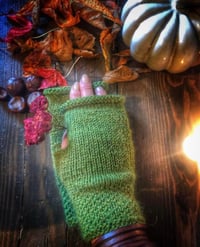 Image 3 of Green hand knit alpaca and sheep blend ladies gloves 