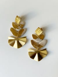 Image 1 of Gala Gold Vibe