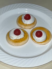 Image 4 of Mini and cute maple syrup pastries/ fake food/fake pastry/home decoration/fake pastries with a ch...