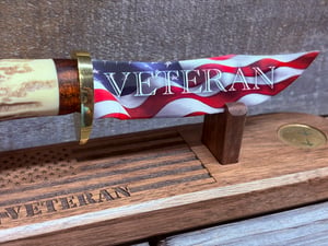 Image of Veteran Knife and Stand