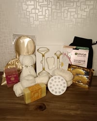 Image 2 of Golden Glow Gift Set 