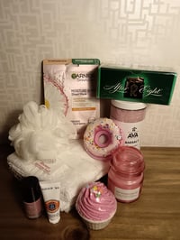 Image 2 of Deluxe Bath & Beauty Experience Gift Set 