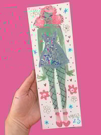 alien babe n flowerz (original)