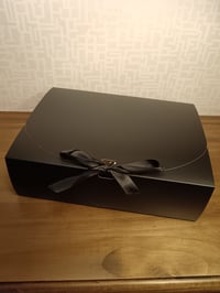 Image 4 of Glow & Nourish Gift Set