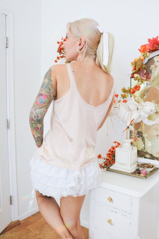 Image of Vintage Warners Nude Top with Scallop Lace Details (38)