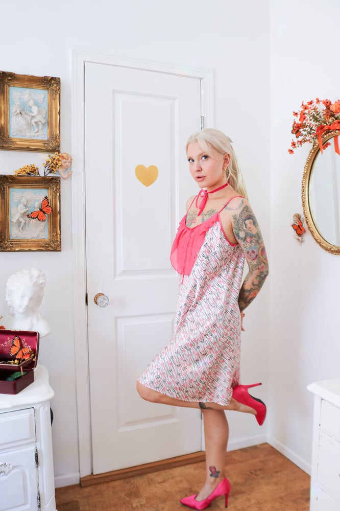 Image of Y2K Charteuse Pink and Black Bow Print Nightgown (Large)