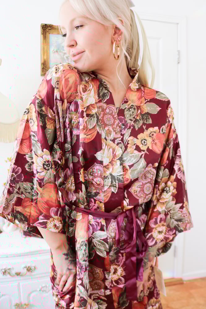 Image of NWT Vintage California Dynasty Maroon Floral Robe (Medium)