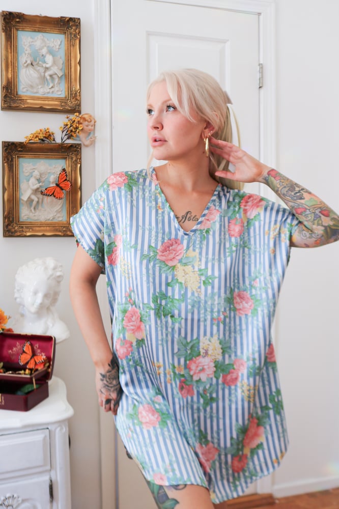 Image of 90s Sleep Solutions Striped Nightgown with Floral Details (Medium)