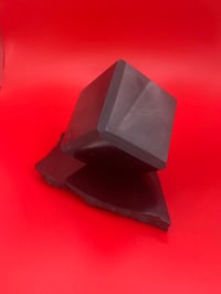 Image of CUBE SHUNGITE SUR SOCLE 50mm