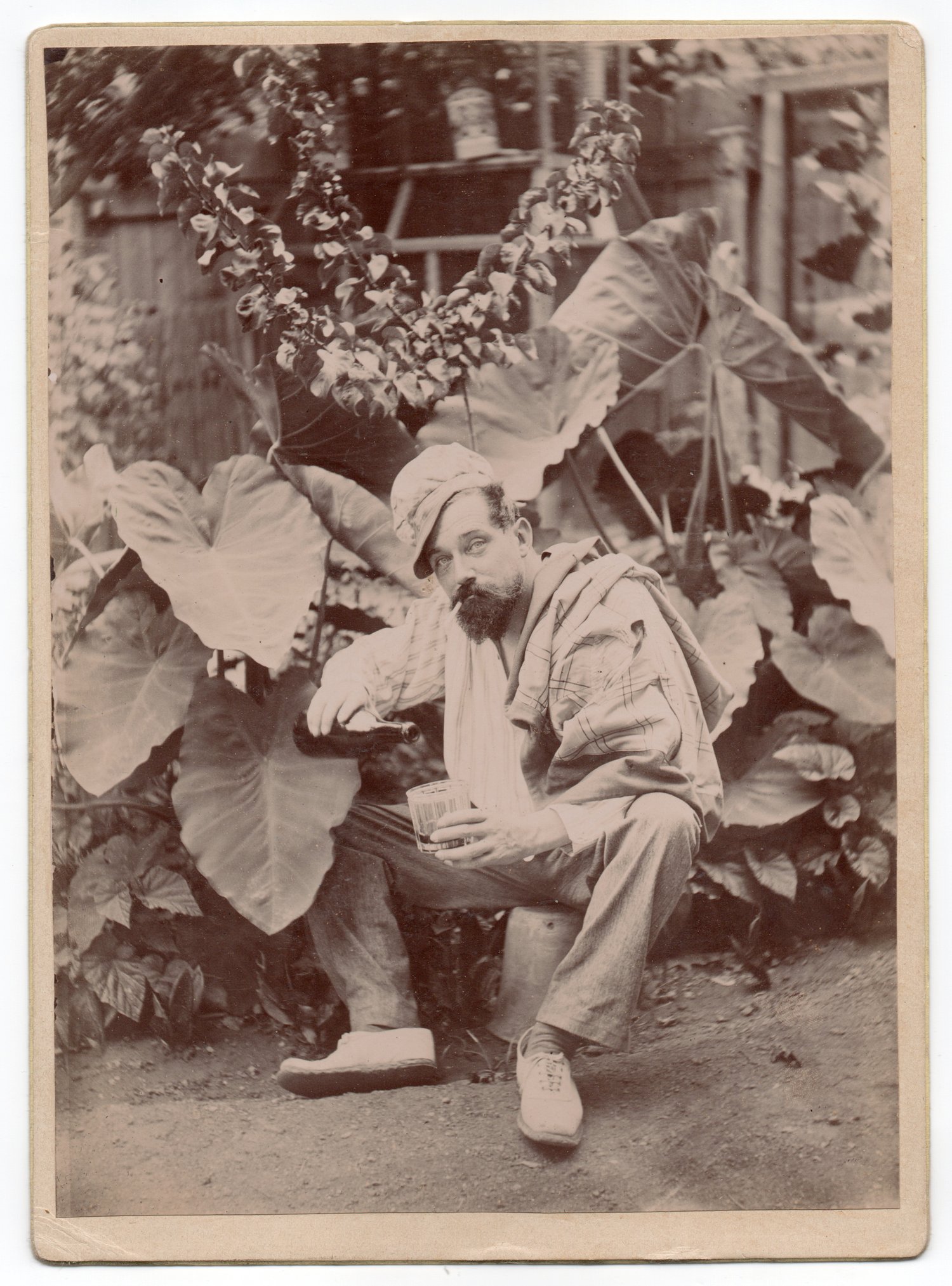 Image of Anonyme: Victor David d'Orimond drinking wine, ca. 1900