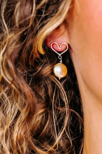 Sterling silver heart earrings with peach freshwater pearl earrings 