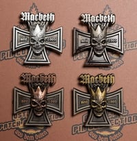 Image 1 of Offizieller MACBETH 3D Metal Pin „Schädelkönig Cross“