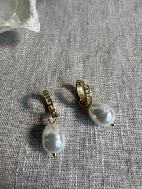 Image 1 of Stainless Steel Earrings Pearl with small stones 