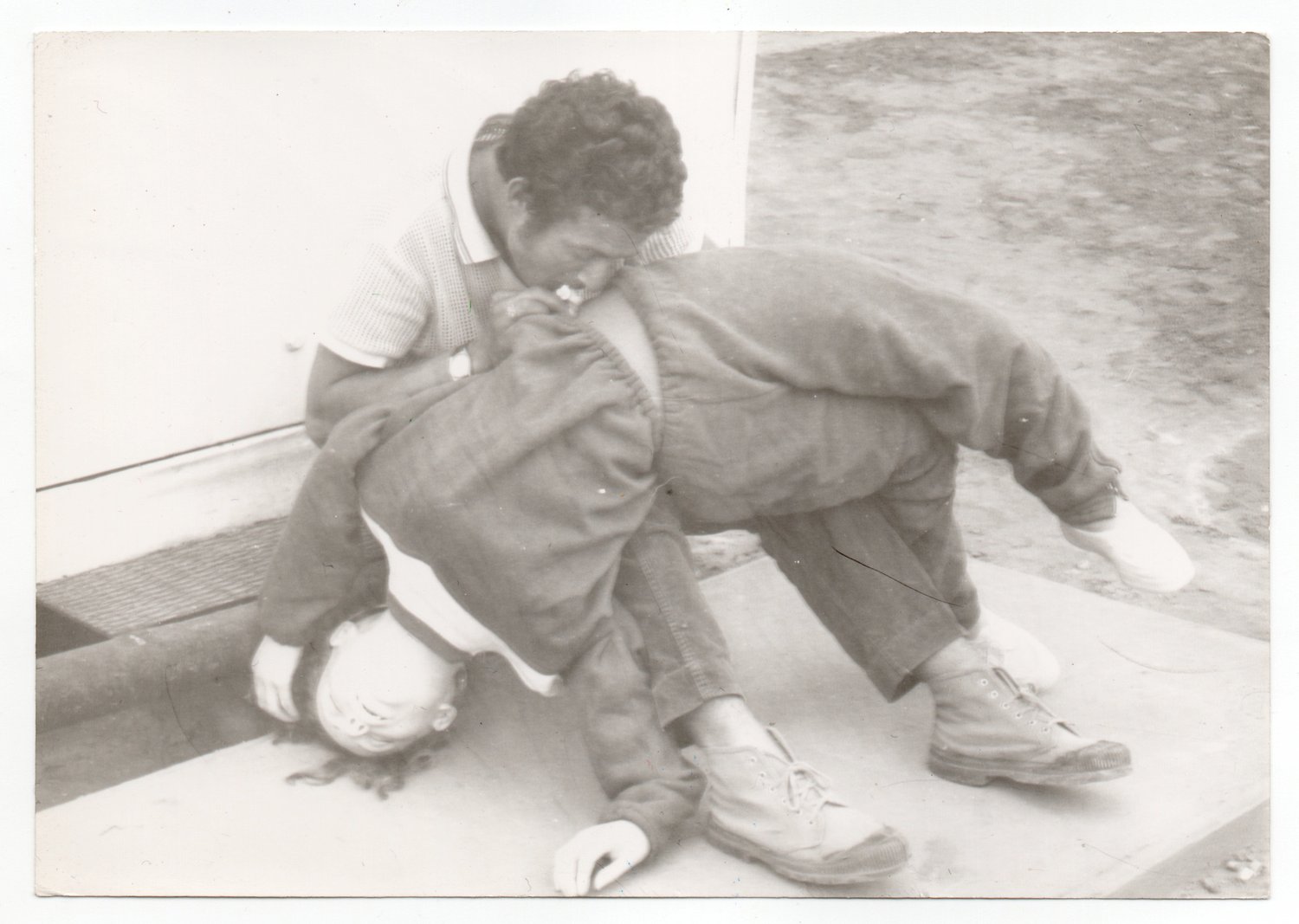Image of Anonyme: inflating a mannequin, ca. 1960s