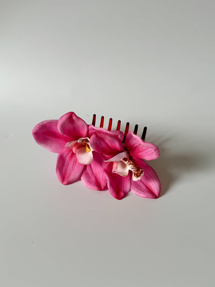 Image of double pink cymbidium orchid claw clip.