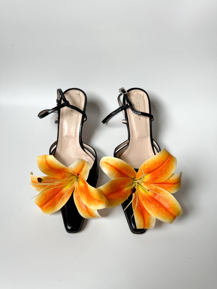 Image of tiger lily shoe clips 