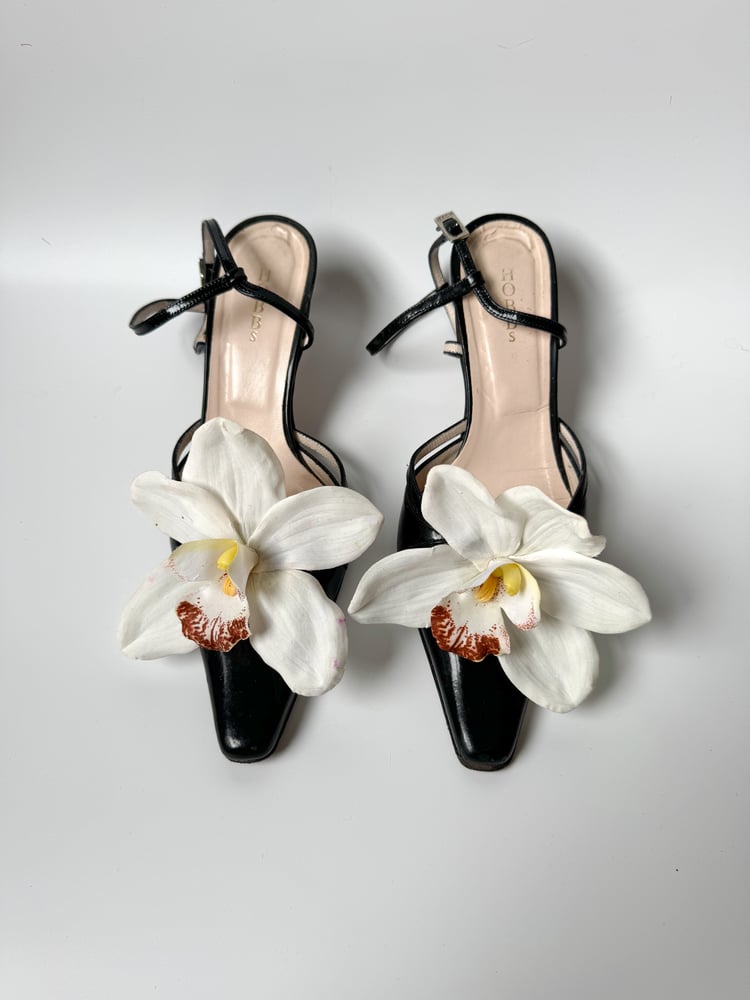 Image of white cymbidium orchid shoe clips