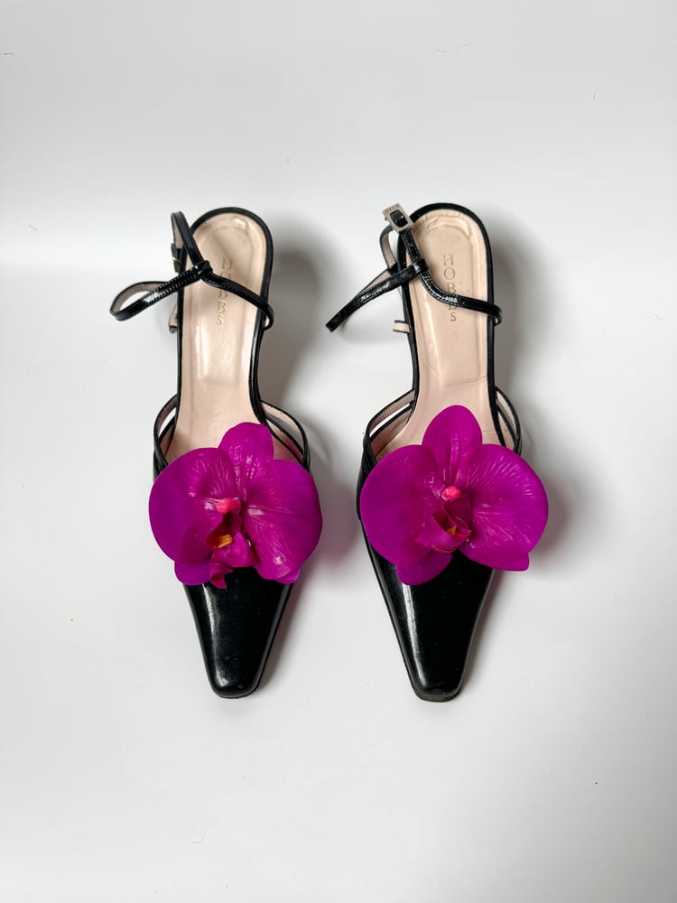 Image of purple phalaenopsis orchid shoe clips