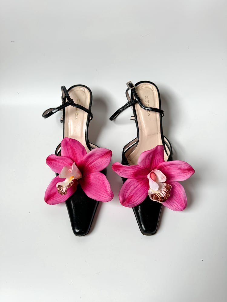 Image of pink cymbidium orchid shoe clips