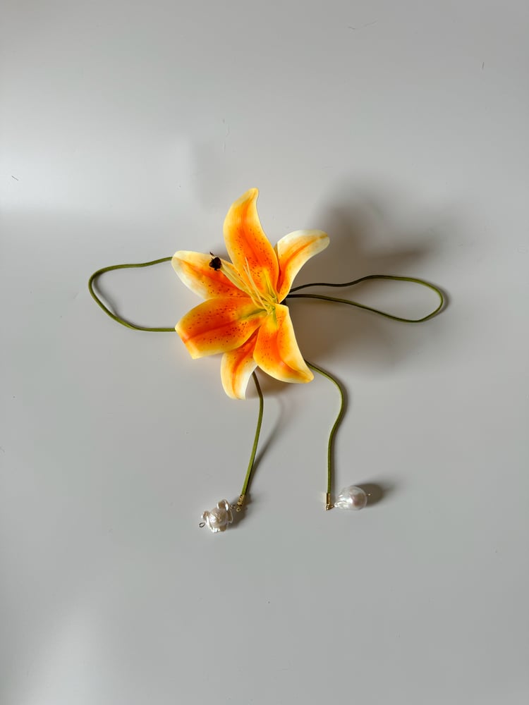 Image of tiger lily choker 