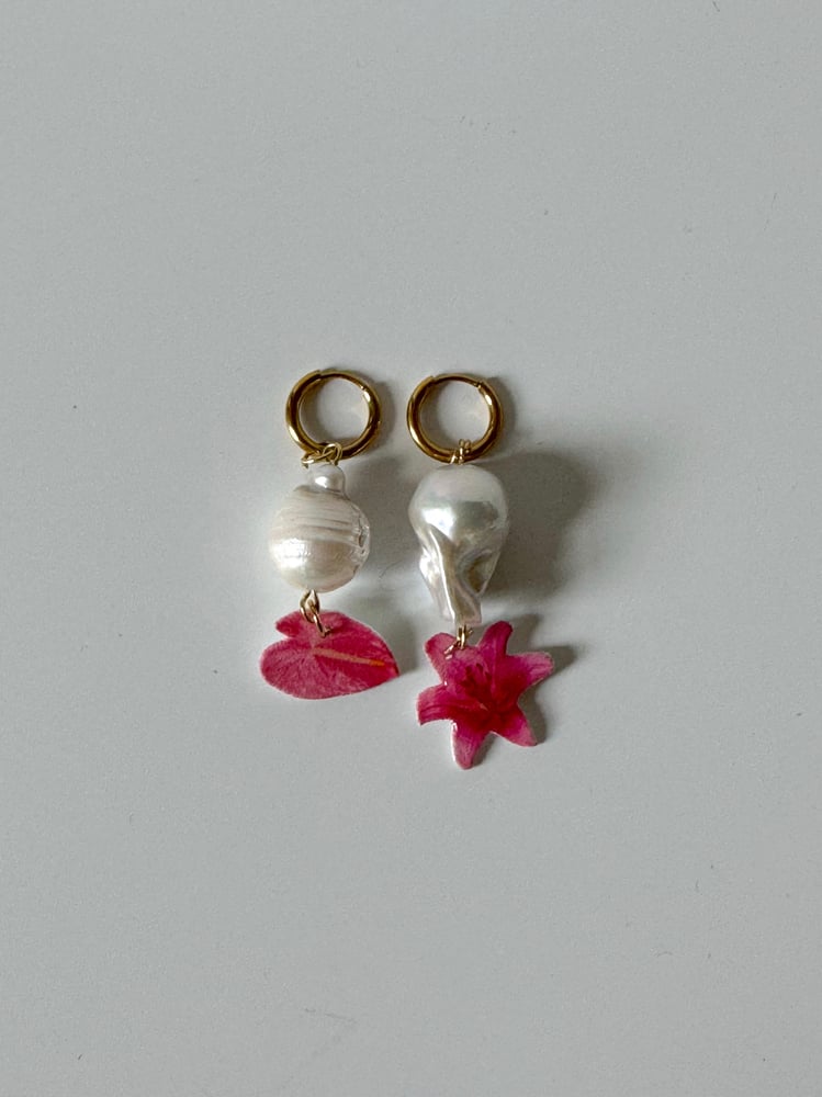 Image of pink starburst earrings 