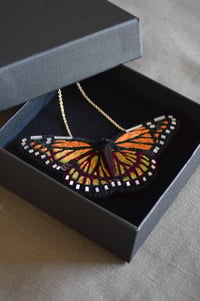 Image 3 of "Le Monarque" - Necklace (orange)