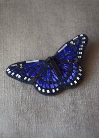 Image 1 of "Le Monarque" - Brooch (blue)