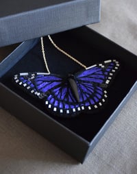 Image 3 of "Le Monarque" - necklace (blue)