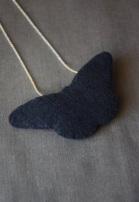 Image 4 of "Le Monarque" - necklace (blue)