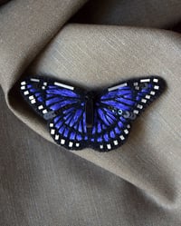 Image 5 of "Le Monarque" - Brooch (blue)