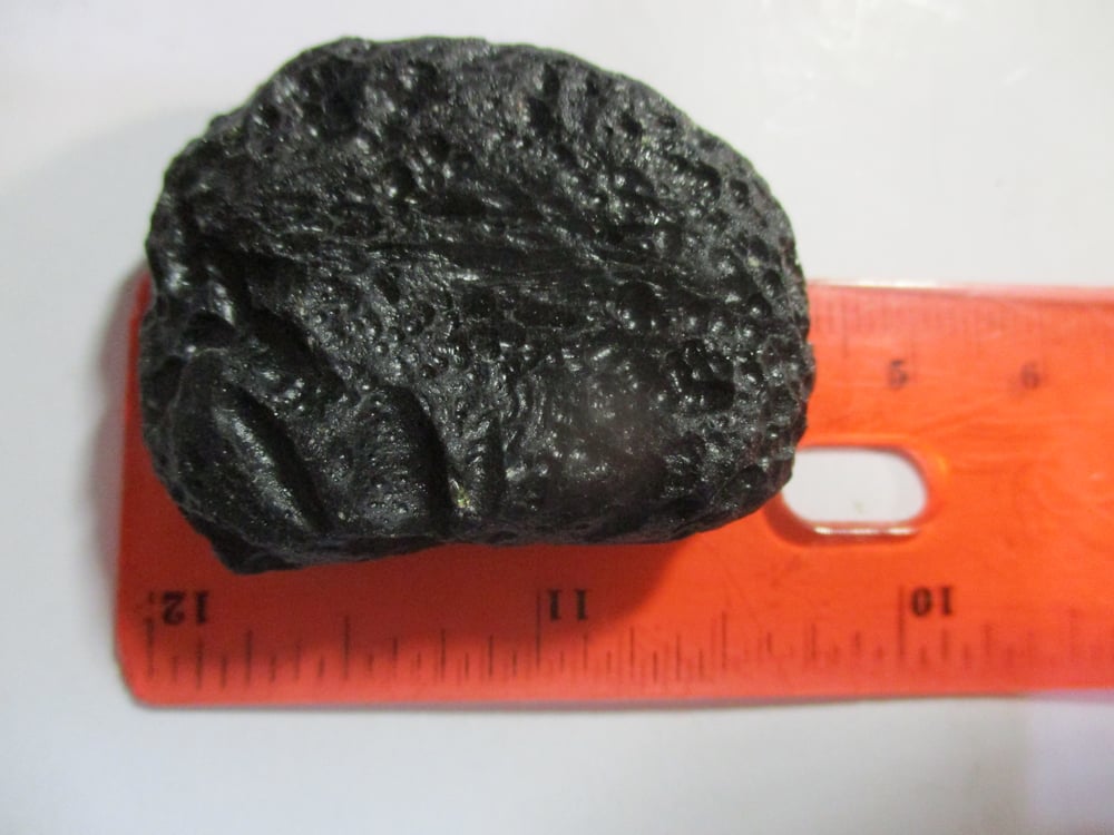 Large Tektite from the Middle East Deserts