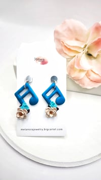 Image 2 of Earrings | Aretes Doble Corchea (2 color)