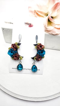 Image 2 of Earrings | Aretes Tulips (2 colors beads)