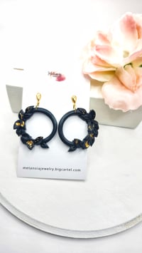 Earrings | Aretes Black Leafs Circle