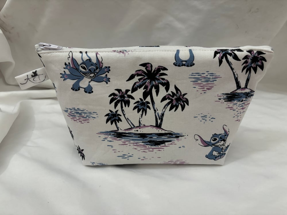Image of Pastel Island Alien Zipper Pouch