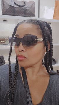 🤩 Women Designer Shades  