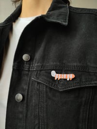 Image 2 of Broche Chenille en céramique