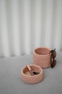 Image 3 of Crochet round basket with wooden base