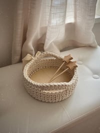 Image 3 of Crochet basket with wooden base and handles